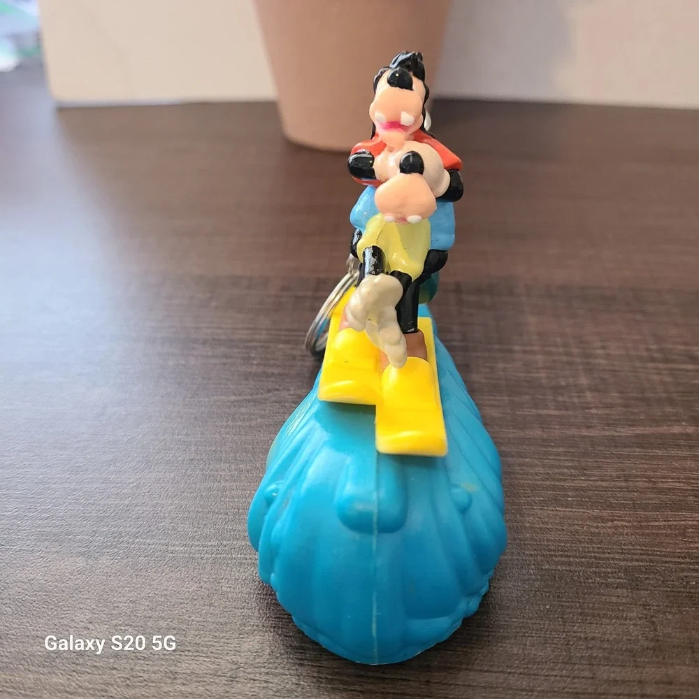 Disney Goofy Donald Duck Surfing Wave Keychain Toy‎ Burger King Collectible